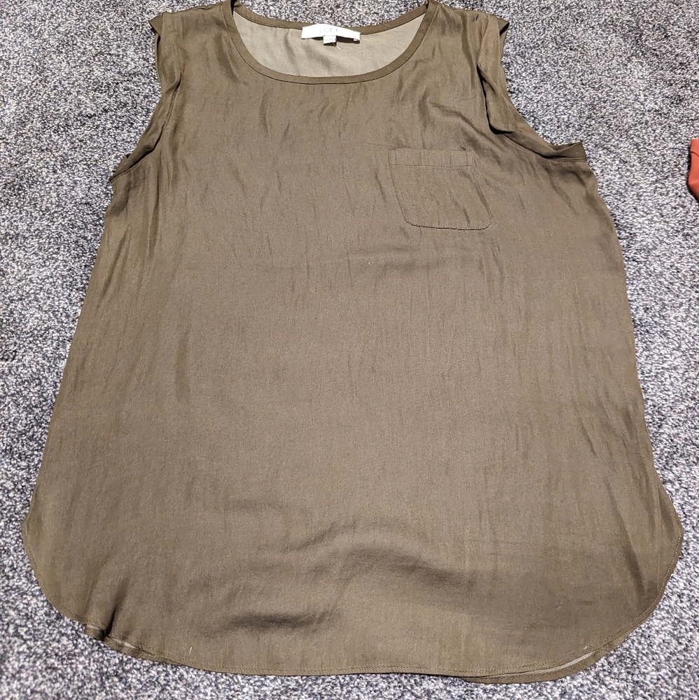 2 women blouses